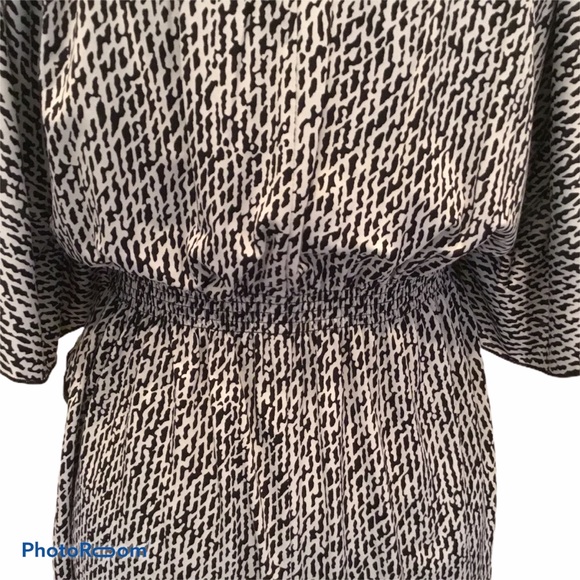 My Michelle black & white flutter sleeve dress - Picture 6 of 7